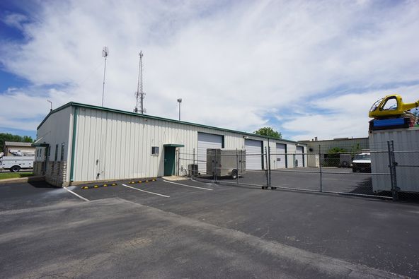 1305 W Industrial Blvd, Round Rock, TX 78681